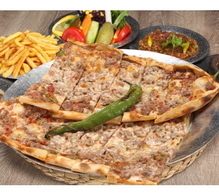 Kuşbaşılı Kaşarlı Pide
